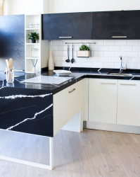 mueble-cocina-negro-blanco-peninsula.png